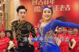 家有梧桐树就能引来金凤凰，果果帅不不美感染大爷大妈们都年轻了视频封面