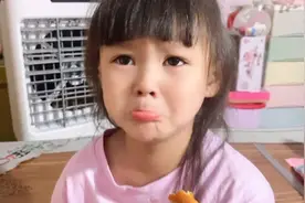 妈妈问女儿要烤串吃！女儿：这是我爷爷买的，要吃叫你爷爷买去！
