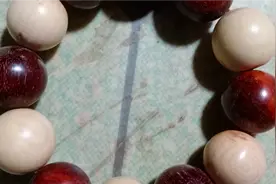 不需要专业的工具，小叶紫檀边角料也能做成完美的手串。视频封面