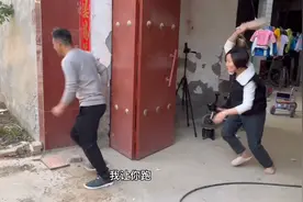 骑摩托能把媳妇驮掉，差点被人家拐跑了，摊上大事了，看看怎么办视频封面