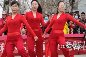 果果老师来了，唐山漂亮三姐妹不甘示弱表演新潮吉舞对面的小姐姐视频封面