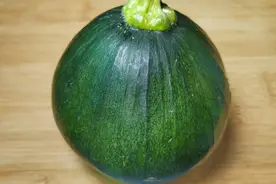这才是小南瓜的正确切法，大部分的人都切错了，难怪不好吃视频封面