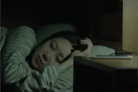女人床下有男人，她竟毫不知情视频封面