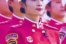 女兵英姿焕发视频封面