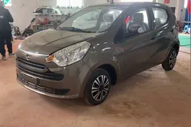 超大款油电两用老年代步车，不用驾照，没电也能跑的电动四轮车视频封面