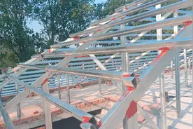 屋顶钢结构硫璃瓦造型俺是村里第一户，造好不知美观不美观视频封面