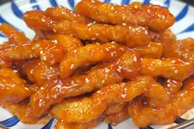 这才是糖醋里脊简单又好吃的做法，外酥里嫩，酸甜可口，真解馋