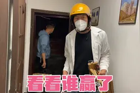 大伯哥在路边理发PK小飞和舅舅送外卖，看看仨人谁挣的多视频封面