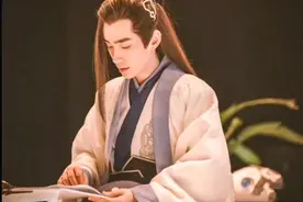 陌上人如玉。公子世无双。愿我如星君如月，夜夜流光相皎洁。视频封面