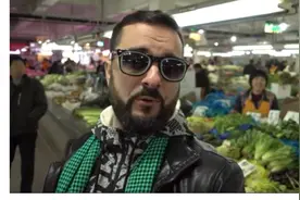 老外上海逛菜市场油管播放超百万，外国网友：和中国比真是惭愧！视频封面