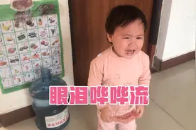 因为100块钱让哥哥气的坐地上就哇哇哭，家有俩皮神兽让妈妈头疼视频封面