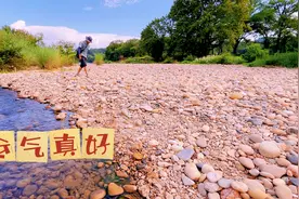 福建村民石滩挖出硕大的宝石，通体金黄透亮，不敢相信这是真的视频封面
