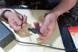 充电器插头线从根部断了怎么办，不要着急不用花一分钱就能修好。