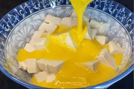 饭店的鸡蛋豆腐为什么好吃？原来技巧全在视频里，看大厨干货分享视频封面