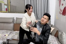 薇薇偷偷给志强水里放白色粉末 给志强吓的誓死不喝了