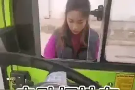小型道路清扫车隐藏使用方法让卫生更加彻底！视频封面