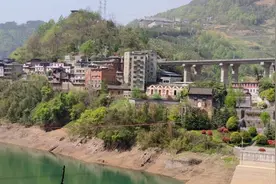 陕西紫阳县最小乡镇，当地人称小汉口，一座吊桥连接两岸视频封面