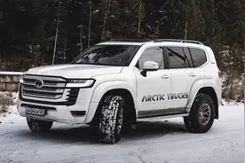 丰田兰德酷路泽Lc300北极卡车版，离地间隙增加40mm，越野性能好视频封面