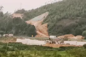 广西高速路扩建，征收农民土地，不少村民又发财了视频封面