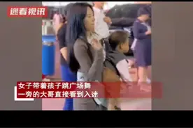 辣妈抱孩子跳棉花广场舞