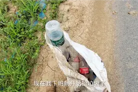 98年小伙在工地上捡瓶子，竟然是为了送给老奶奶，暖心视频封面