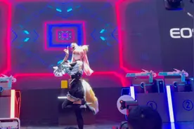 炮芯看小姐姐cos，口水直流三千尺！真好看