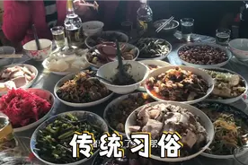 我们东北的传统习俗刹年猪，分年猪，邀请亲朋好友一起吃刹猪菜！