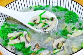 家常蘑菇汤这样做，鲜香嫩滑入味，清爽开胃不油腻，营养又健康视频封面