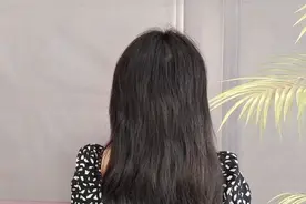 快速出门不想披头散发就这样盘发，一分钟搞定，好看气质又百搭