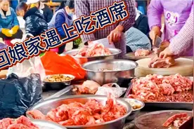 宝妈回娘家刚好赶上吃白酒席，宝妈没能参加，娘家哥哥成了摄影师视频封面