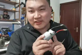 说明电动机和发电机的本质，初中物理两个基础概念从此不再混淆！视频封面