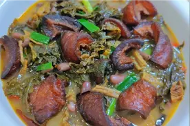 云南特色美食，黑皮子煮干酸菜，酸香开胃，猪皮软糯咸香，太香了视频封面