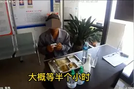 男子高速流浪两个月  民警自掏腰包助其回家视频封面