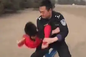 警用擒拿术（大侠别忘了关注哦，我会竭尽全力发更多精彩的视频）视频封面