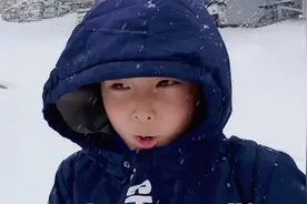 济南暴雪橙色预警，一夜之间降温十五度，路面结冰出行注意安全⚠️