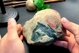 木那杨梅皮，开窗浓晴底翡翠原石。@头条号视频封面