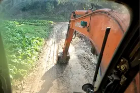 农村道路压烂了老板喊搞快切挖老好打水泥视频封面