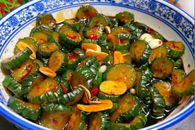 腌酱黄瓜，只加盐杀水就错了，多加一步，翠绿爽口开胃，不易坏