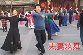 迎泽公园阿敏和小白杨夫妻对舞潇洒自在优雅自如精彩纷呈。视频封面