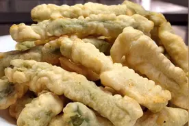 厨师长教你软炸豆角的家常做法，步骤详细，外酥里嫩下酒又下饭视频封面