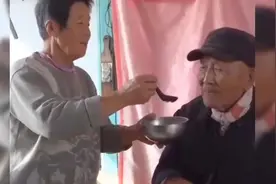 儿媳和公公同房共住12年，邻居和亲戚都说她是个好儿媳视频封面