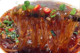 厨师长教你砂锅粉条的家常做法，步骤详细，香辣开胃下酒又下饭视频封面