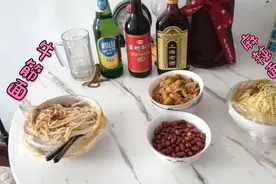 河南新乡小伙今天吃麻辣面牛筋面两掺，5块一份量大好吃，吃撑了