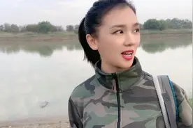 野外露营长江边，夜伸手不见五指，冻的瑟瑟发抖，有啥办法解决？视频封面