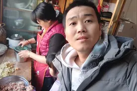 尿毒症老公没有小便三天不能透析，媳妇忙着发面蒸包子，减少水分视频封面