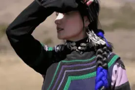 终于知道李亚鹏为什么要娶海哈金喜了！她身上真的有王菲的影子。视频封面