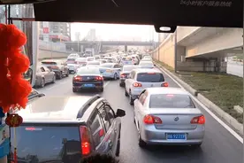 成都蜀都大道东段迎晖路，BRT公交车道监控还没有启用，就乱来的视频封面