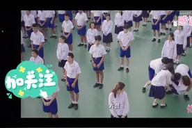 两个高颜值的校草追校花：校花晕倒了，两个校草争着抱她去医务室视频封面