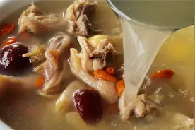 孩子成长黄金期，我家少不了太子参煲鸡汤，营养搭配个子长的高。视频封面