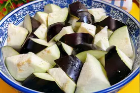 炒茄子时，一定不要先放油！教你正确方法，茄子嫩滑不发黑不吸油视频封面